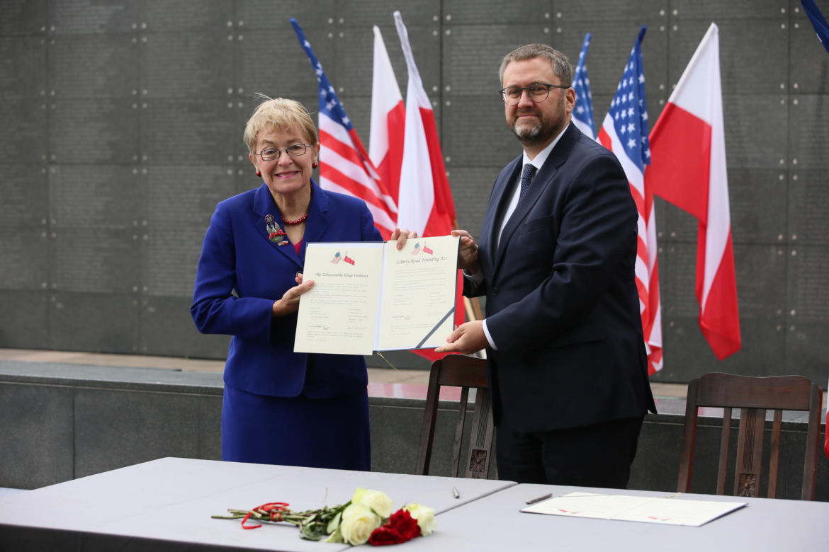 Amerykański generał z powstańcami warszawskimi. Nowy projekt Muzeum Powstania i ambasady USA