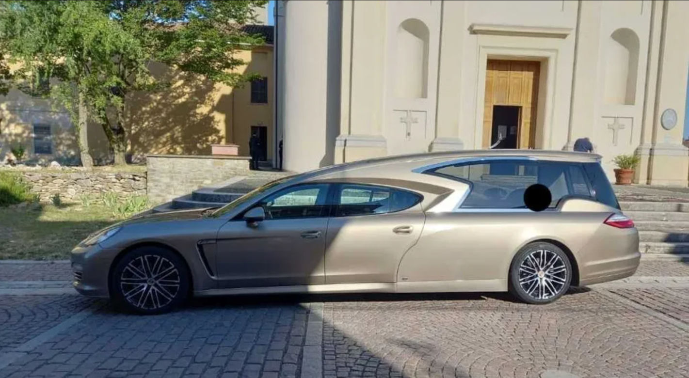Porsche Panamera Karawan
