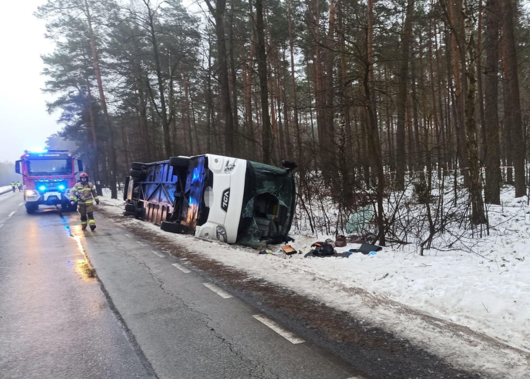 Na trasie Wyszków-Łochów na DK 62 doszło do wypadku autobusu