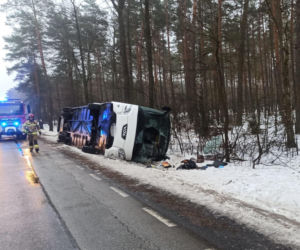 Na trasie Wyszków-Łochów na DK 62 doszło do wypadku autobusu