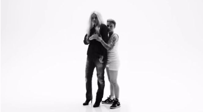 Parodia reklamy z Justinem Bieberem