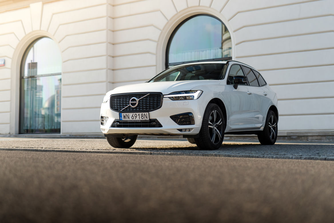 Volvo XC60 B4 Mild Hybrid FWD AT8 Momentum
