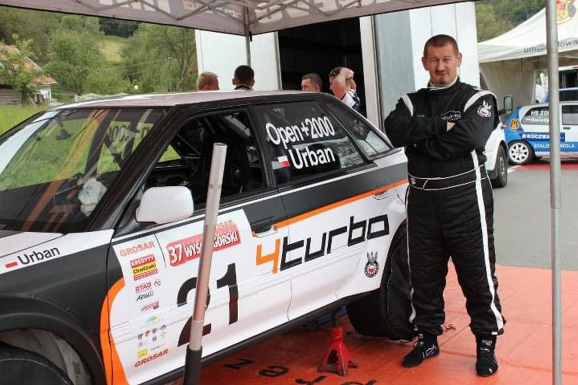 Odszedł robiąc co kochał, za kierowcą swojego Subaru. Roman Urban zmarł na torze