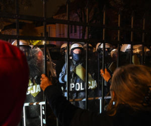 Chaos w Trybunale Konstytucyjnym. Święczkowski i Sochański odsunięci. Interwencja policji [RELACJA NA ŻYWO]