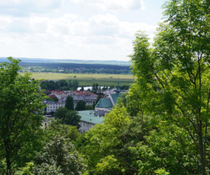 To miasto w woj. świętokrzyskim ma jeden z najpiękniejszych rynków. Czaruje też zabytkową kaplicą