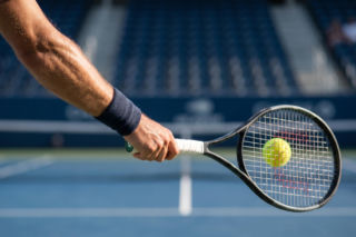 Hubert Hurkacz awansuje do drugiej rundy US Open. Początki były trudne