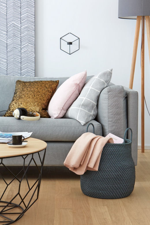 Szara sofa