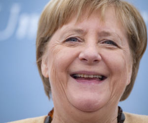 Merkel obsiadły papugi