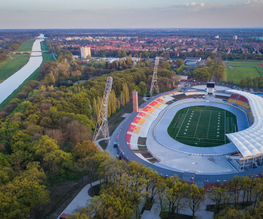 Stadion Olimpijski powstał w latach 1926-1928 według projektu niemieckiego architekta Richarda Konwiarza
