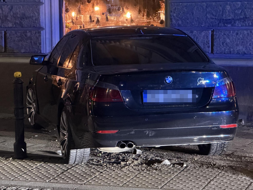 Obywatel Rosji driftował po Placu Zbawiciela