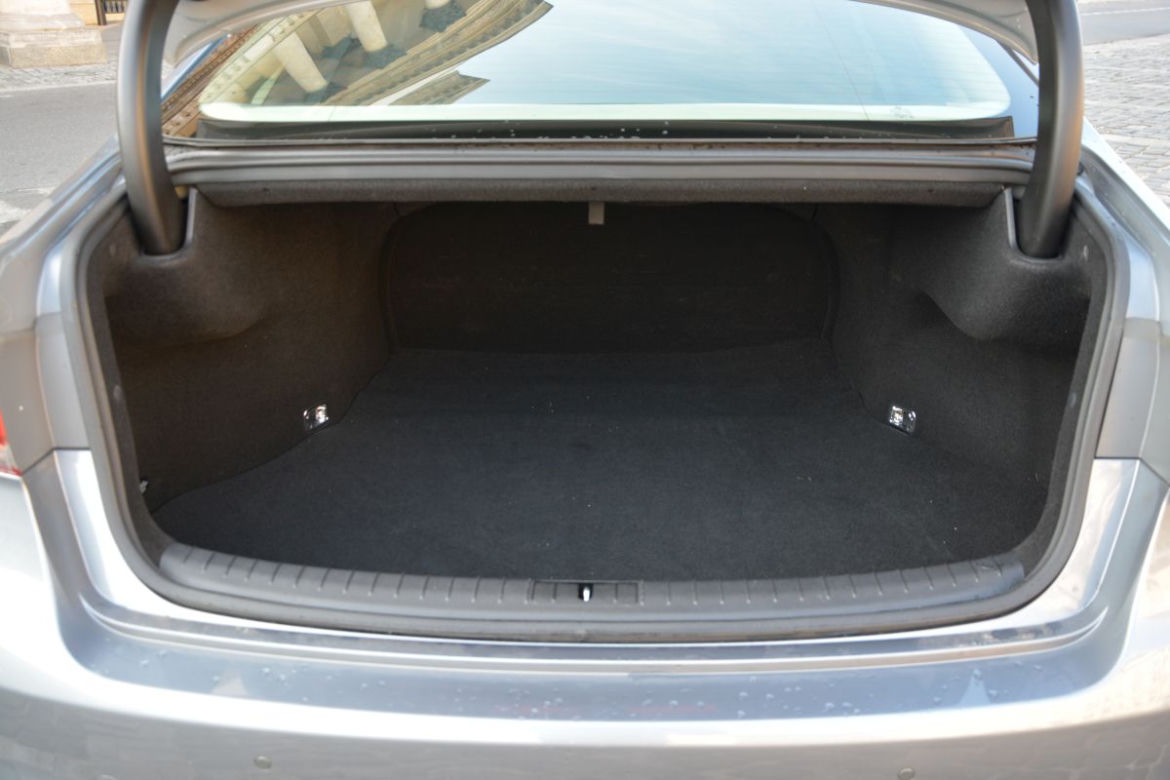 Hyundai Genesis 3.8 V6