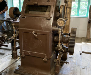 Ekspozycja urządzeń młyńskich w Dolnym Młynie w Wojciechowie