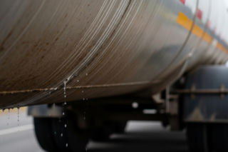 Nieszczelna cysterna mleka. Co ujawnili policjanci z Płocka?