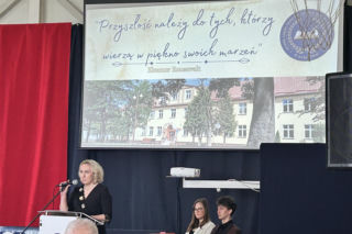 Czwartoklasiści po absolutorium. Wkrótce matury