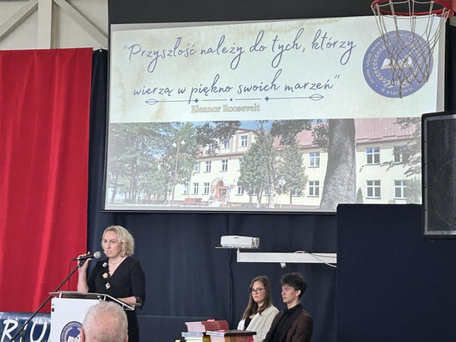 Czwartoklasiści po absolutorium. Wkrótce matury