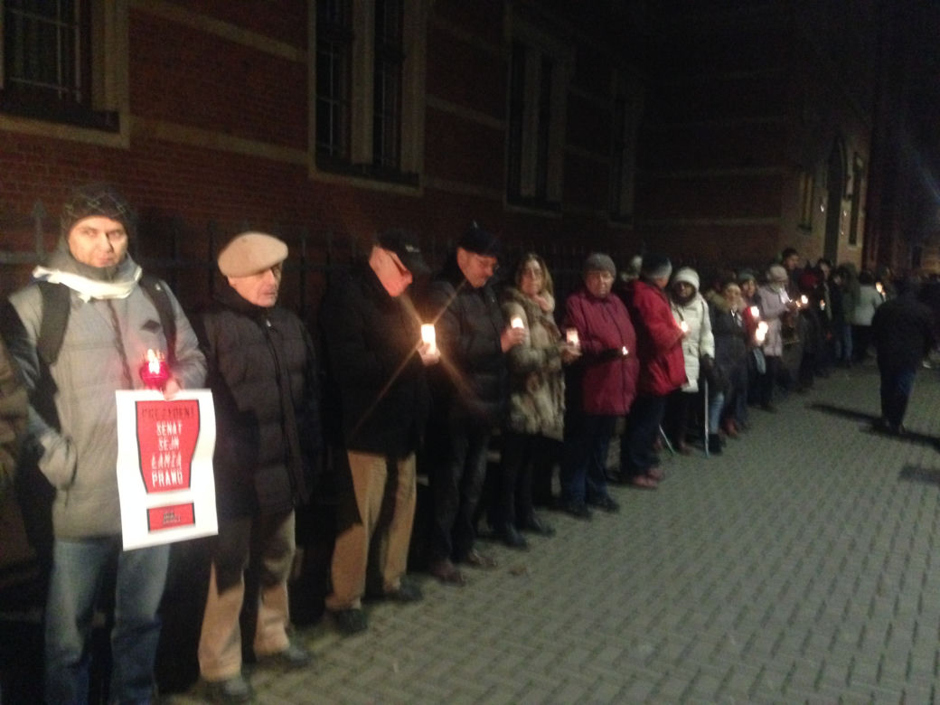Łańcuch ludzi we Wrocławiu