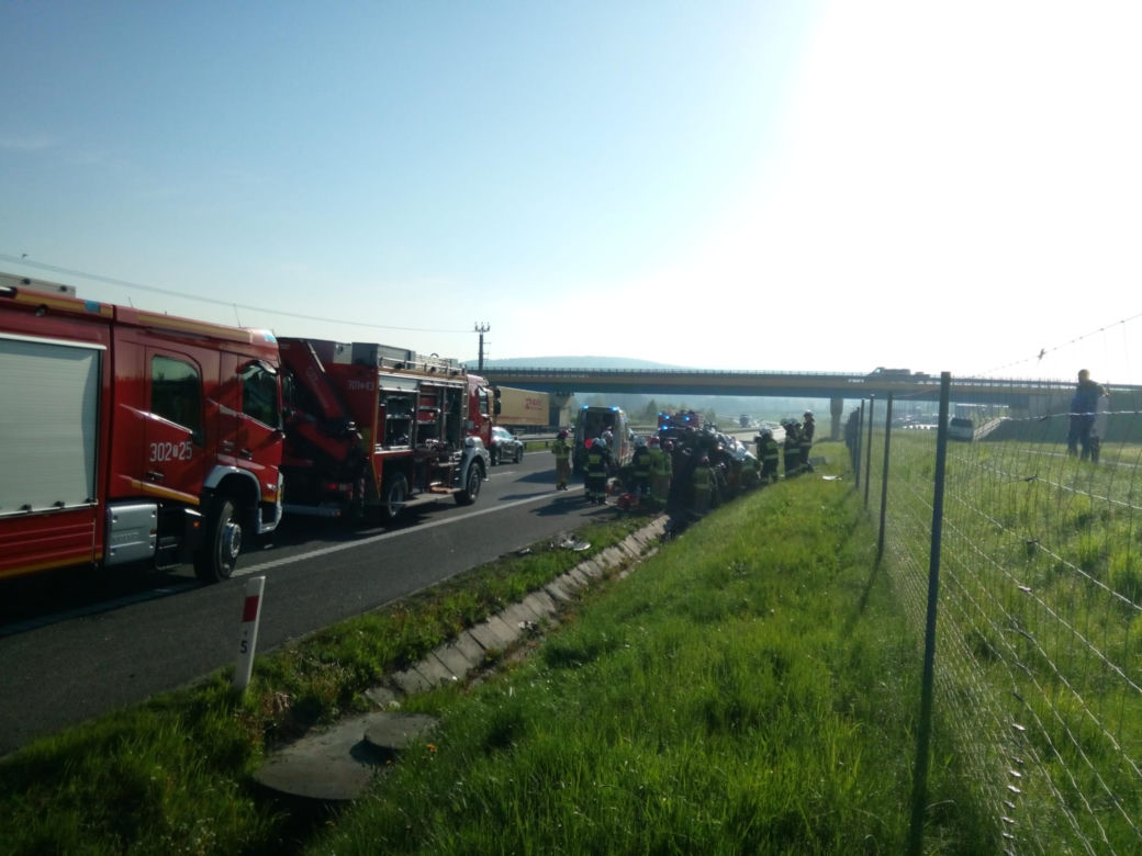 Wypadek na S7 w Kajetanowie koło Kielc. Dachował bus, jedna osoba poszkodowana