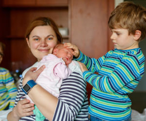 Czy drugie dziecko jest pomijane? Prawda o „syndromie środka” zaskakuje