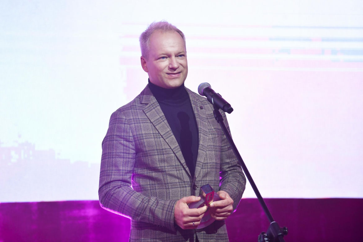 Taką relację z matką ma Maciej Stuhr. Prawda wyszła po latach