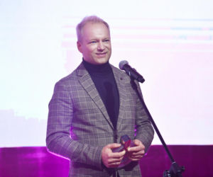 Taką relację z matką ma Maciej Stuhr. Prawda wyszła po latach