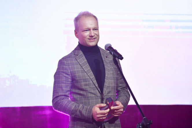 Taką relację z matką ma Maciej Stuhr. Prawda wyszła po latach