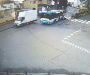 Autobus potrącił 74-letnią rowerzystkę