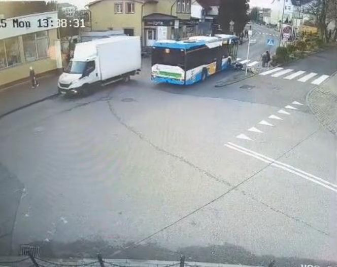 Autobus potrącił 74-letnią rowerzystkę