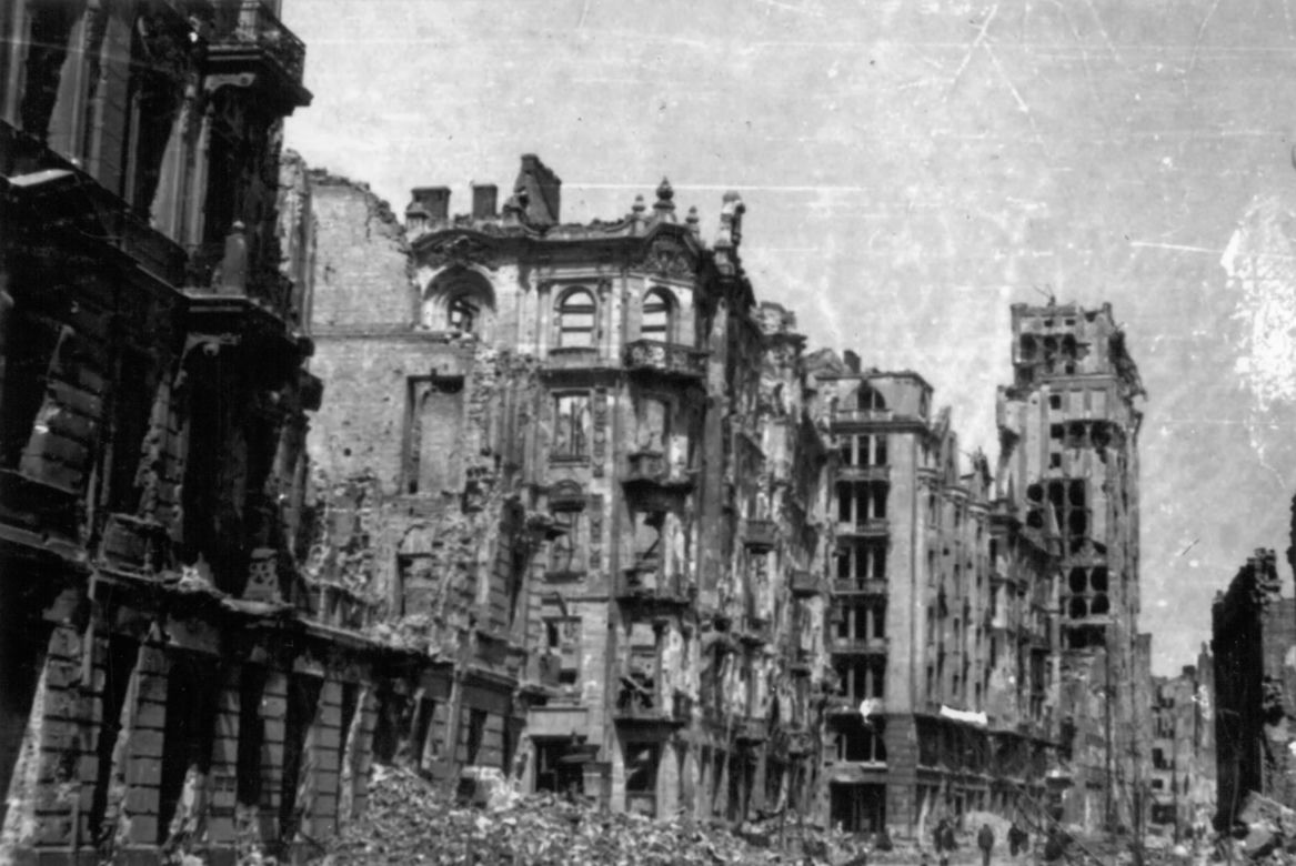 Powstaniec Zbigniew Grochowski: Fotografowałem powstanie i ruiny Warszawy