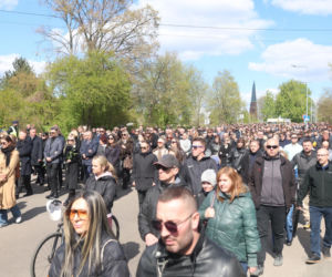 Polacy żegnają Łukasza Litewkę. Kondukt żałobny