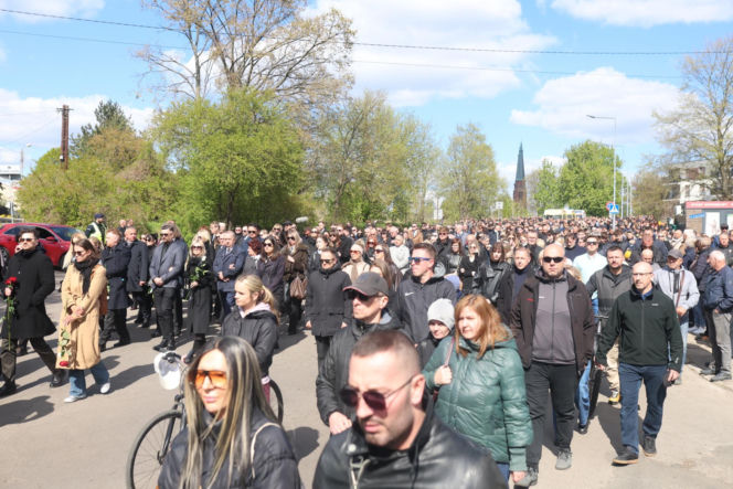 Polacy żegnają Łukasza Litewkę. Kondukt żałobny