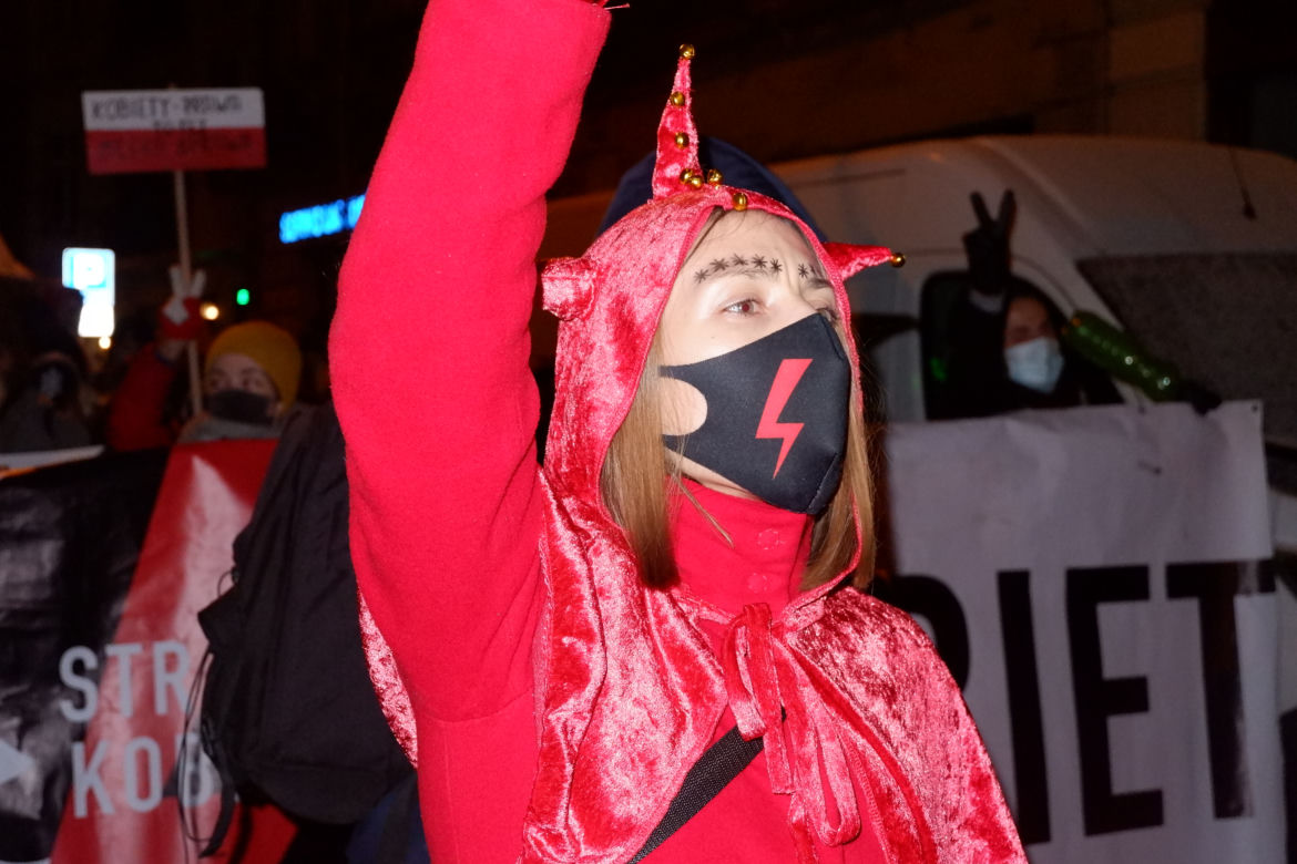 Tysiące osób protestowało w Krakowie po publikacji uzasadnienia wyroku w sprawie aborcji