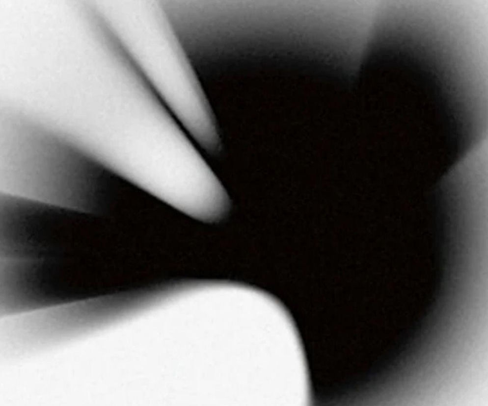 Okładka albumu Linkin Park pod tytułem A Thousand Suns. O historii krążka przeczytasz na EskaRock.