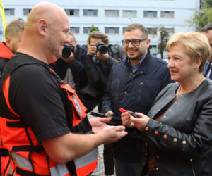 10 specjalistycznych karetek dla Warszawy!