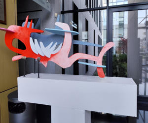 W Sądzie Apelacyjnym w Krakowie powiesili obrazy. Niektórzy robią dziwne miny