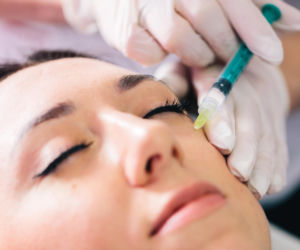 Czym jest stymulator tkankowy? Poznaj różnicę między wypełniaczem a regeneracją skóry