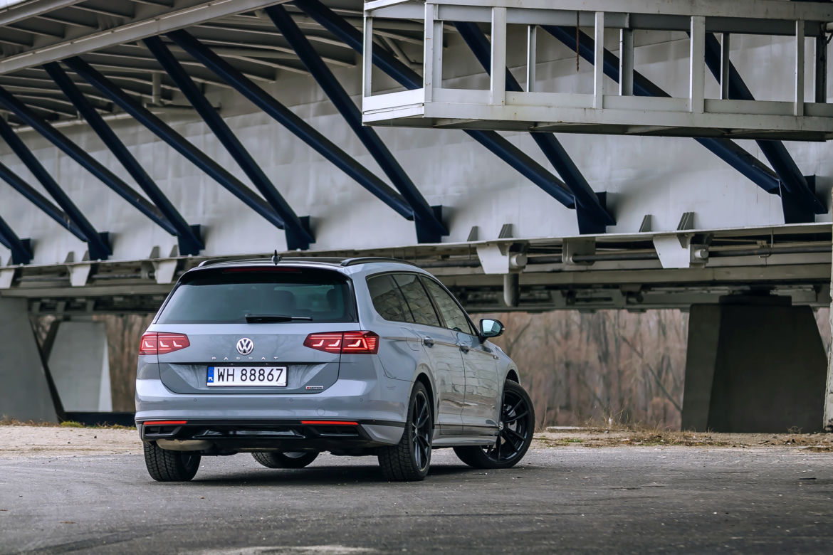 Volkswagen Passat Variant R-Line Edition 2.0 TDI 240 KM DSG7 4MOTION