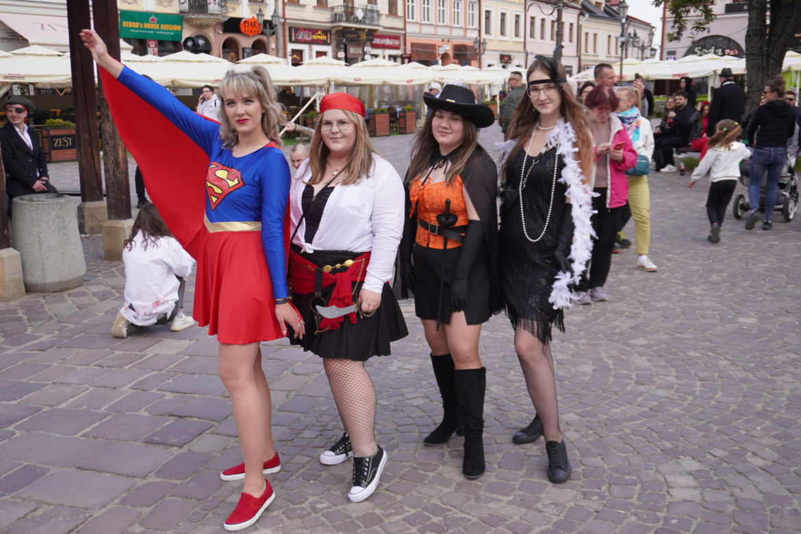 Rzeszowskie Juwenalia rozpoczęte. Barwny korowód przeszedł przez miasto 
