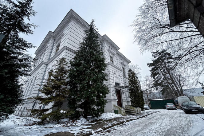 Były tu biura, przedszkole i Urząd Stanu Cywilnego. Dziś w dawnej willi fabrykanta działa harcerstwo