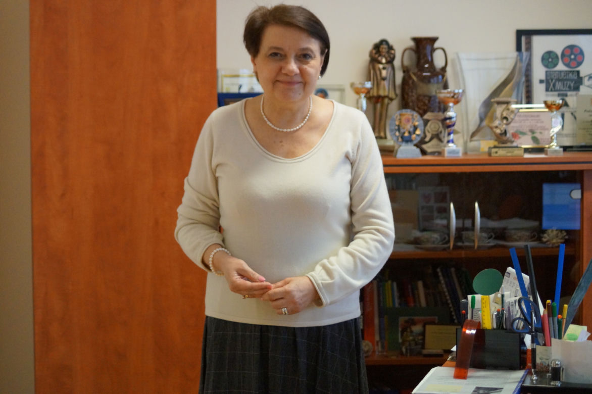 Zamiast mamy, widzą miny