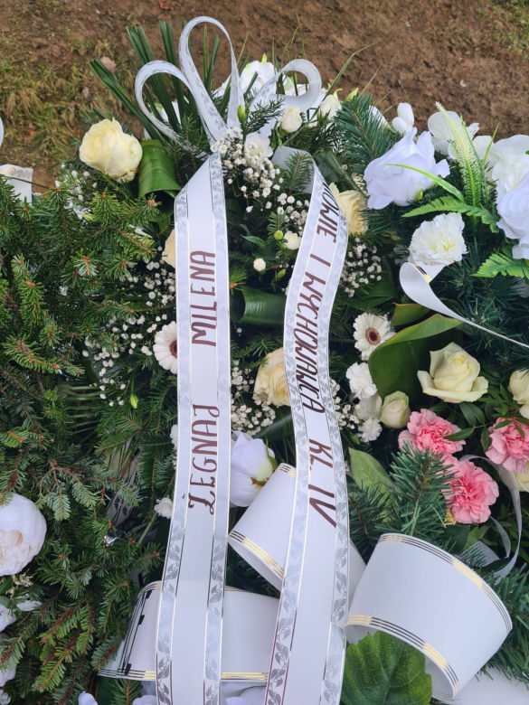 Bykowce: Grób młodziutkiej Milenki. 13-letnia dziewczynka popełniła samobójstwo  [ZDJĘCIA]
