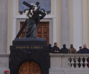 Wojsko pod kościołem św. Krzyża w Warszawie
