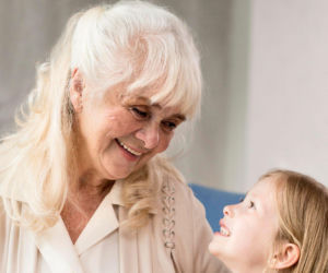 Życzenia na Dzień Babci 2026. Sprawdź najlepsze, oryginalne, zabawne propozycje