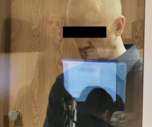 Obciął żonie piersi i twierdzi, że jest niewinny