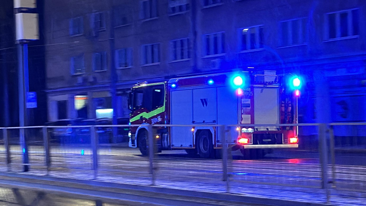 Spadł z drabiny i zginął. Tragiczny wypadek w pubie w Warszawie. Nie żyje 46-letni mężczyzna