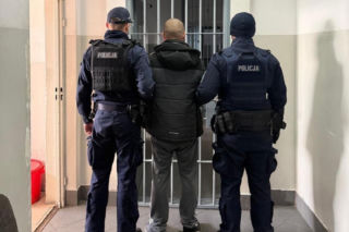 Atak nożownika w Tarnowie. 37-latek napadł na kobietę, która wracała z kościoła