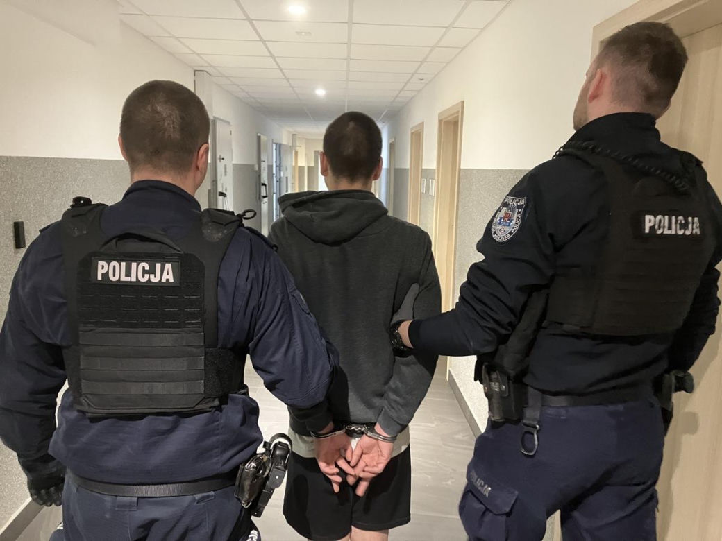 Nastolatek był w szajce działającej w Toruniu. Wraz z 42-letnim kompanem próbowali wyłudzić pieniądze