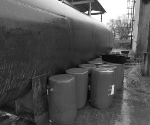 Kraków: Policjanci zabezpieczyli składowisko odpadów chemicznych