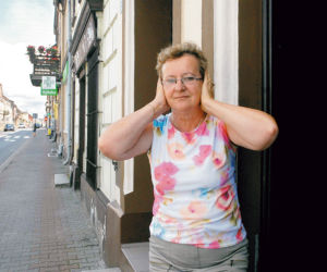 Ksiądz terroryzuje miasteczko z dzwonnicy