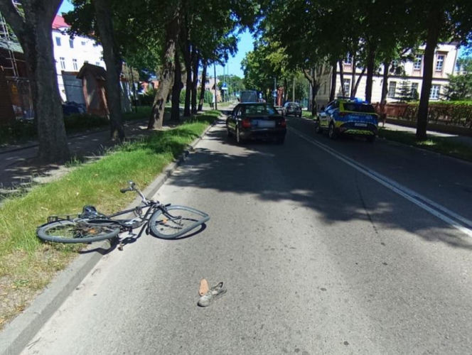 61-letni rowerzysta wjechał wprost pod nadjeżdżające audi na jednym ze skrzyżowań w Lęborku