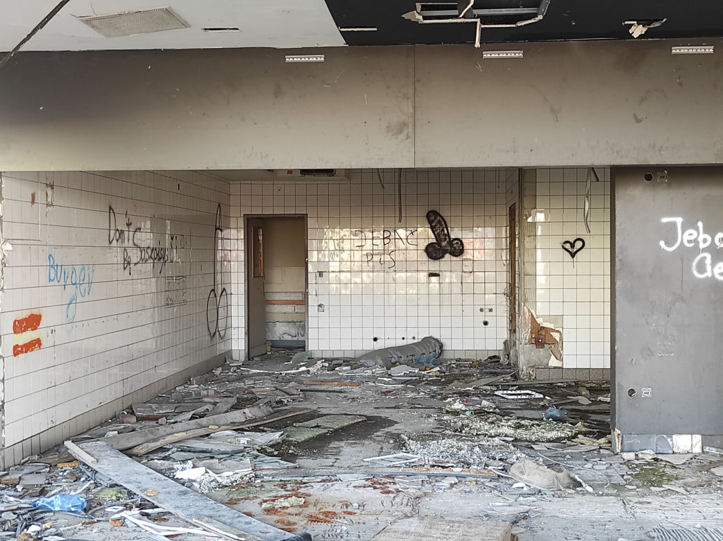 McDonald's jak z horroru w sercu Polski. Aż ciężko go rozpoznać! Co tam się stało?